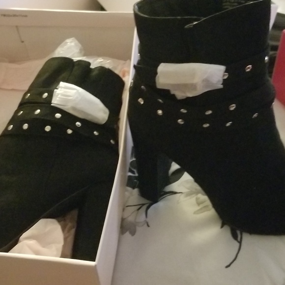 Colah Studded Booties - Picture 6 of 8